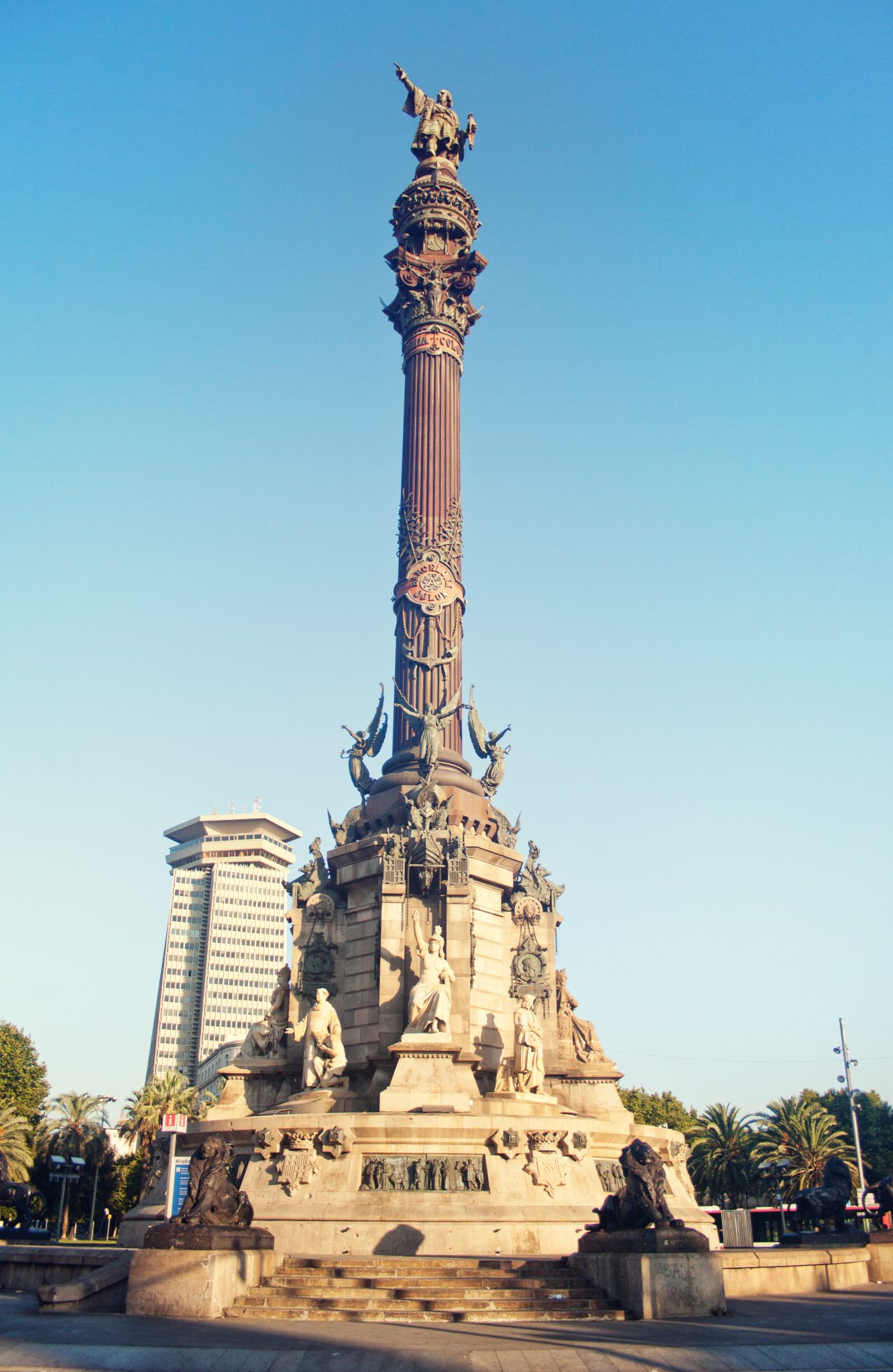 Resultado de imagen de colon estatua barcelona