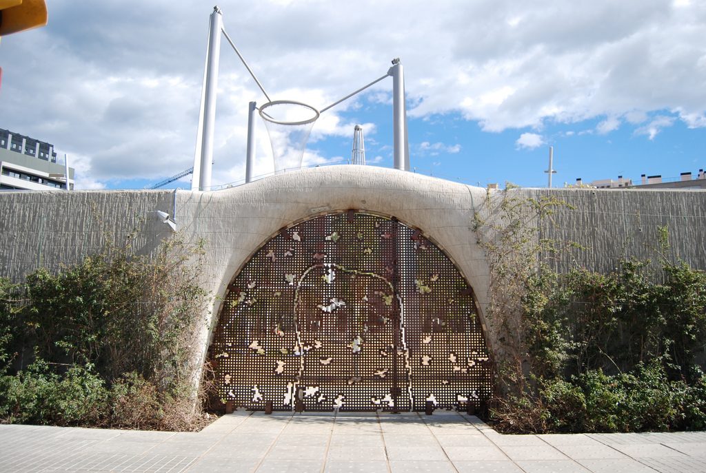 entrada al parque del boblenou del 22@ de barcelona