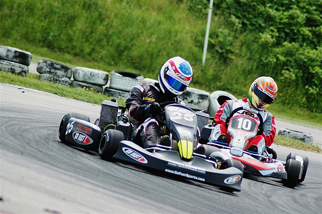 Organiza carreras de karts con tus amigos en circuitos semireales