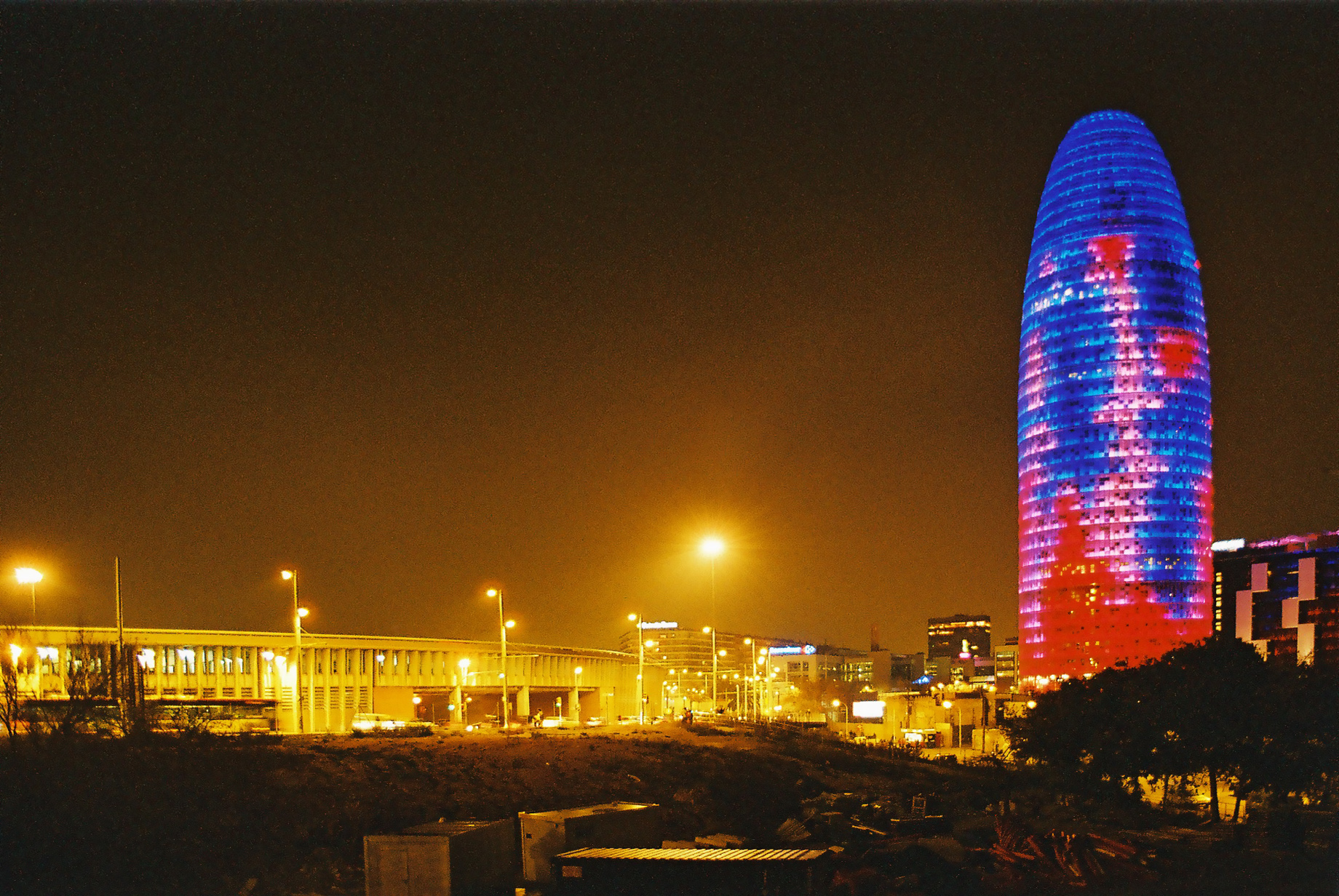 Torre Agbar y BruumRumm, espectáculo diario de luz y sonido | ShBarcelona