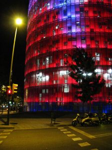 Torre Agbar, espectáculo de luz, color y sonido 
