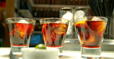 Tomar el vermut en el Born