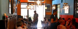 La sala del restaurante Petra, con precios baratos para platos exclusivos