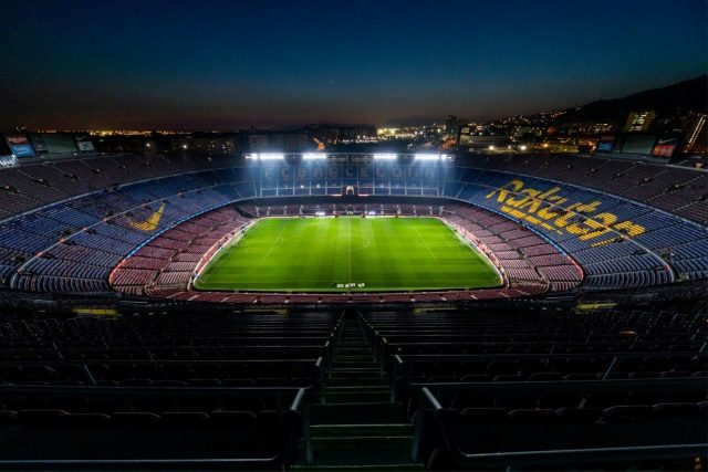 Estádio Camp Nou de noite