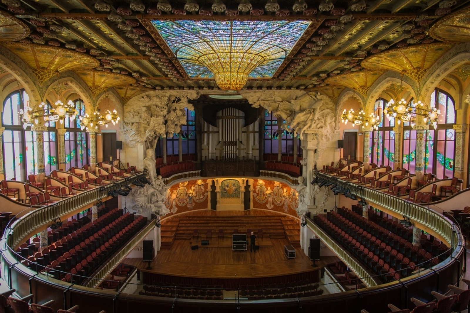 Сайт дворец музыки. Барселона дворец каталонской. Palau de la musica Catalana театр. Palau de la música Catalana Барселона. Дворец каталонской музыки в Барселоне.