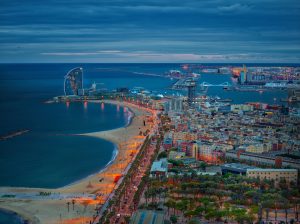 imagen desde la altura de barcelona durante el dia