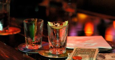 bares de copas barcelona, salir de fiesta barcelona