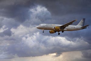imagen de un avión en vuelo 