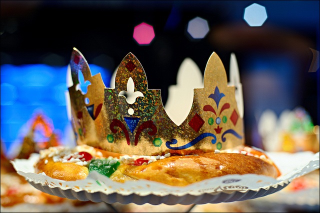 roscon de reyes con corona