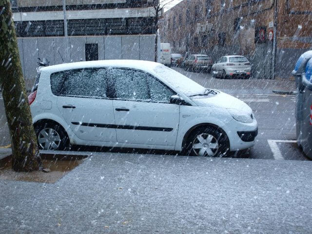 coche nevado en Barcelona