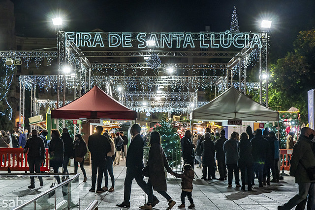 Visita el mercado navideño de la Feria de Santa Llúcia