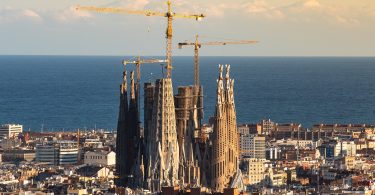 Sagrada familia en construcción