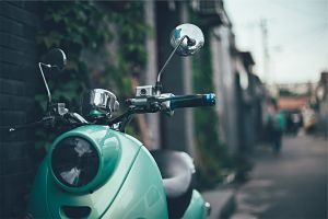 Imagen de una moto verde