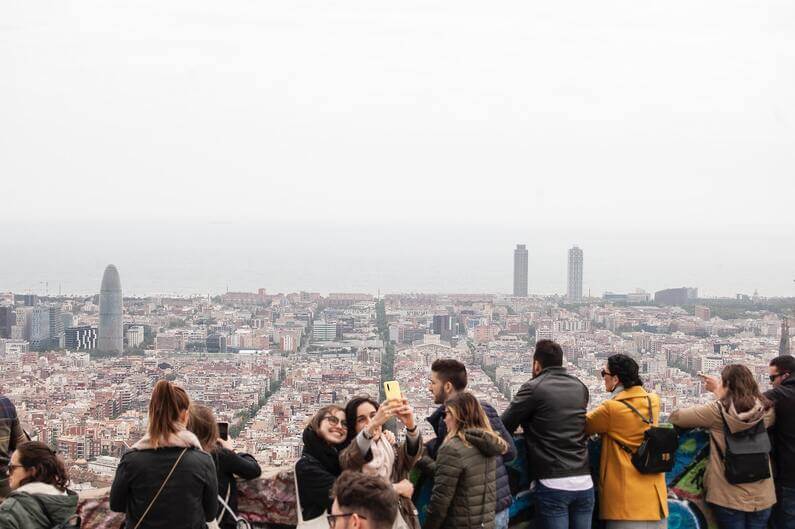 personas en free tour por Barcelona
