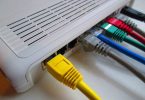 router con cables para conectar internet